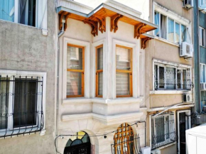 Refurbished Triplex in Taksim